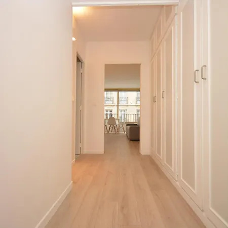 Arc De Triomphe Aparthotel 4*