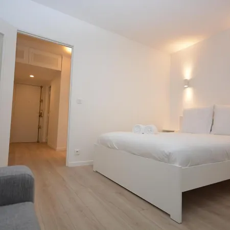 Arc De Triomphe Aparthotel 4*